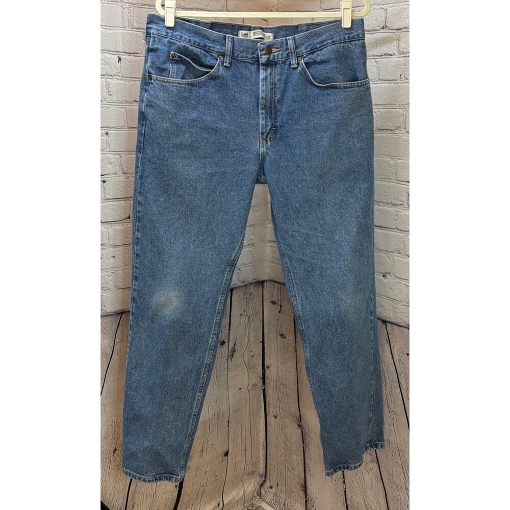 Lee Men’s Regular Fit Medium Wash Jeans (Size 36)